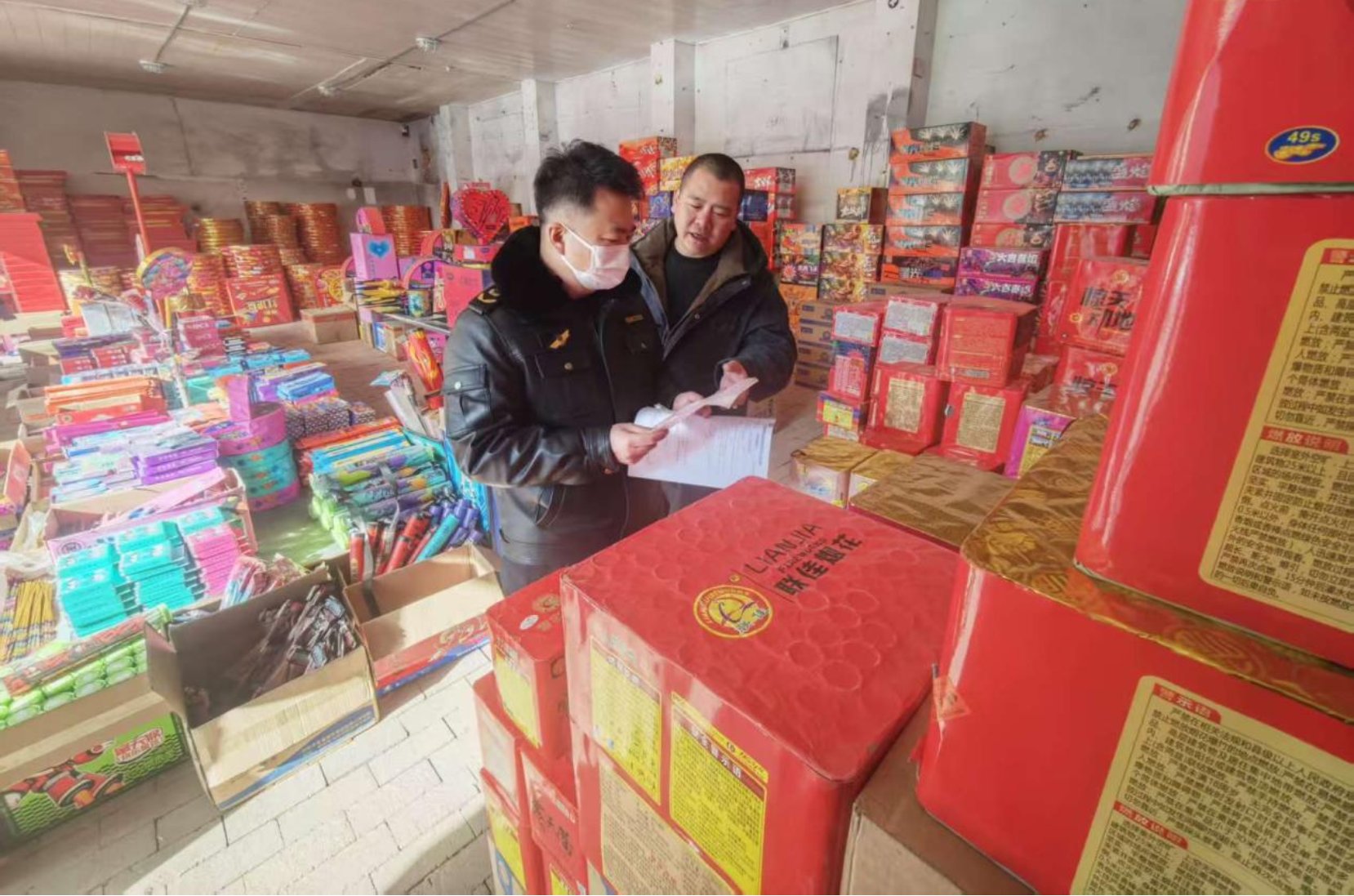 赤峰市元寶山區(qū)人民政府 以優(yōu)質(zhì)鞋帽零售服務(wù)，點(diǎn)亮百姓生活